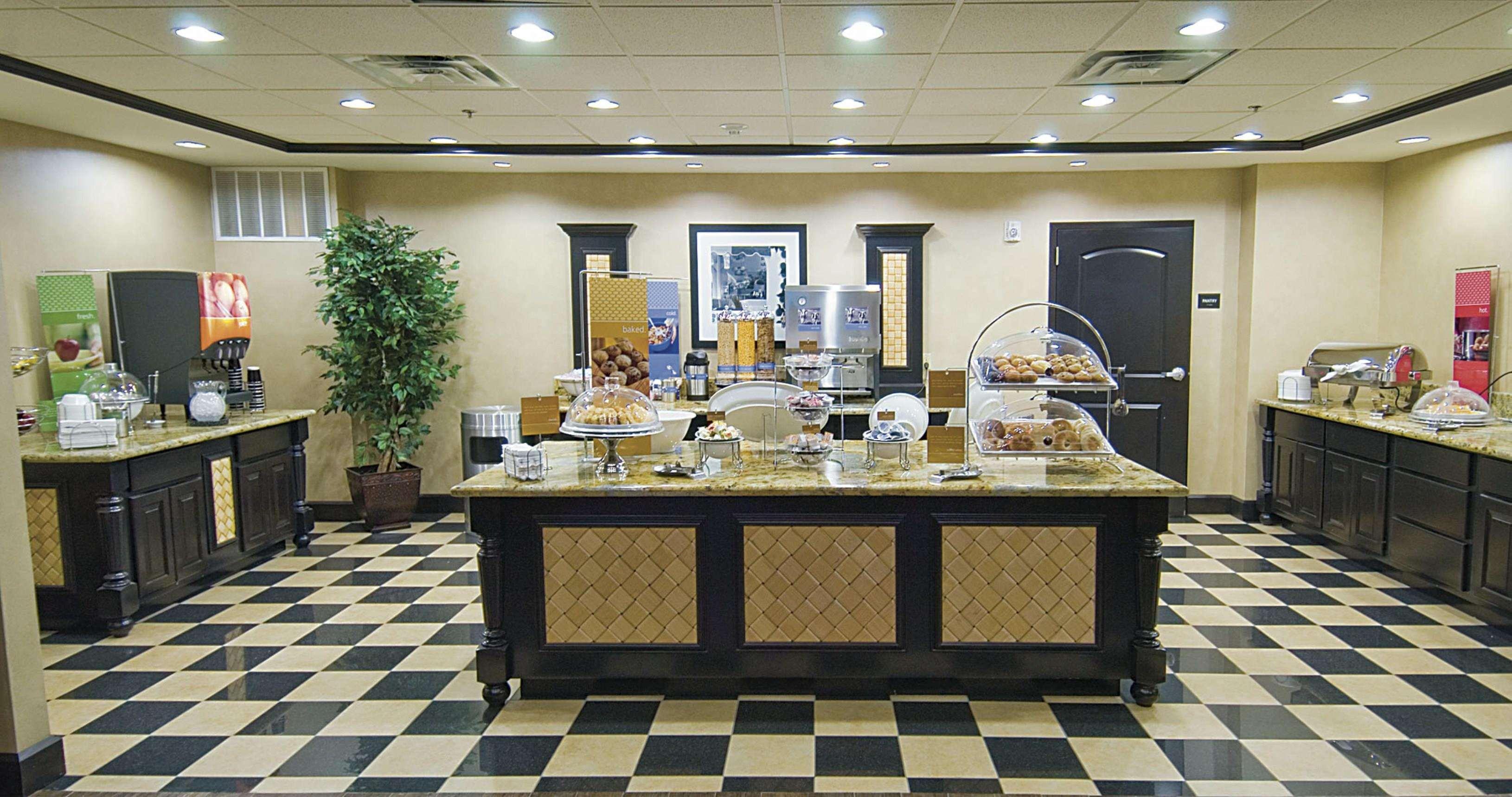 Hampton Inn & Suites Decatur Restaurant photo